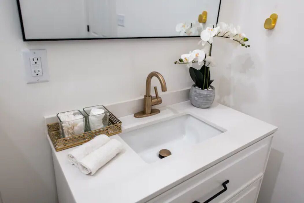 Kentucky Derby 2023 Cigar Lounge 4 large groups