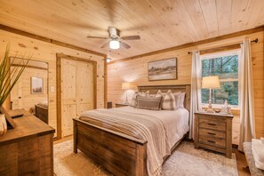 2 bedrooms, desk, iron/ironing board, free WiFi