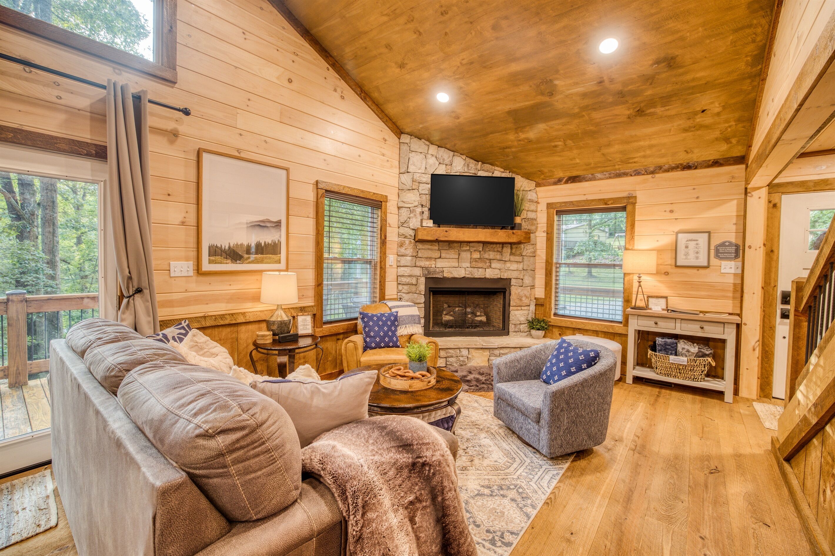 Celebrate the Holidays in Blue Ridge! Hot Tub & Fire Pit | 8 Min to Downtown