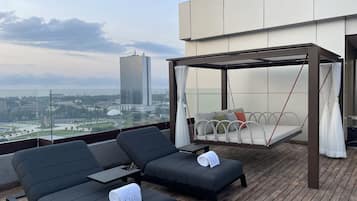 Televisión LED de 150 cm con canales por satélite, una televisión