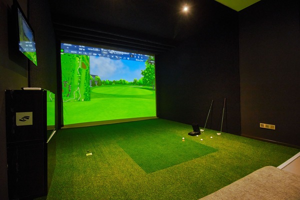 Driving range golf indoor