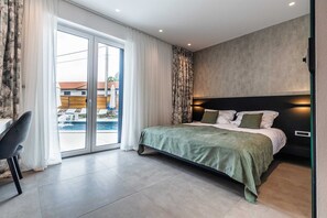 4 bedrooms, desk, iron/ironing board, free WiFi - Villa Primus with heated pool & Jacuzzi (Gostinjac (Krk))