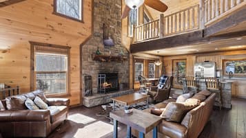 Smart TV, chimenea, videojuegos y reproductor de DVD