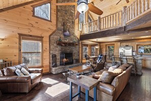 Smart TV, fireplace, video games, DVD player - Huge MTN VIEW Cabin! Hot Tub, Game Room, Theater (Blue Ridge)