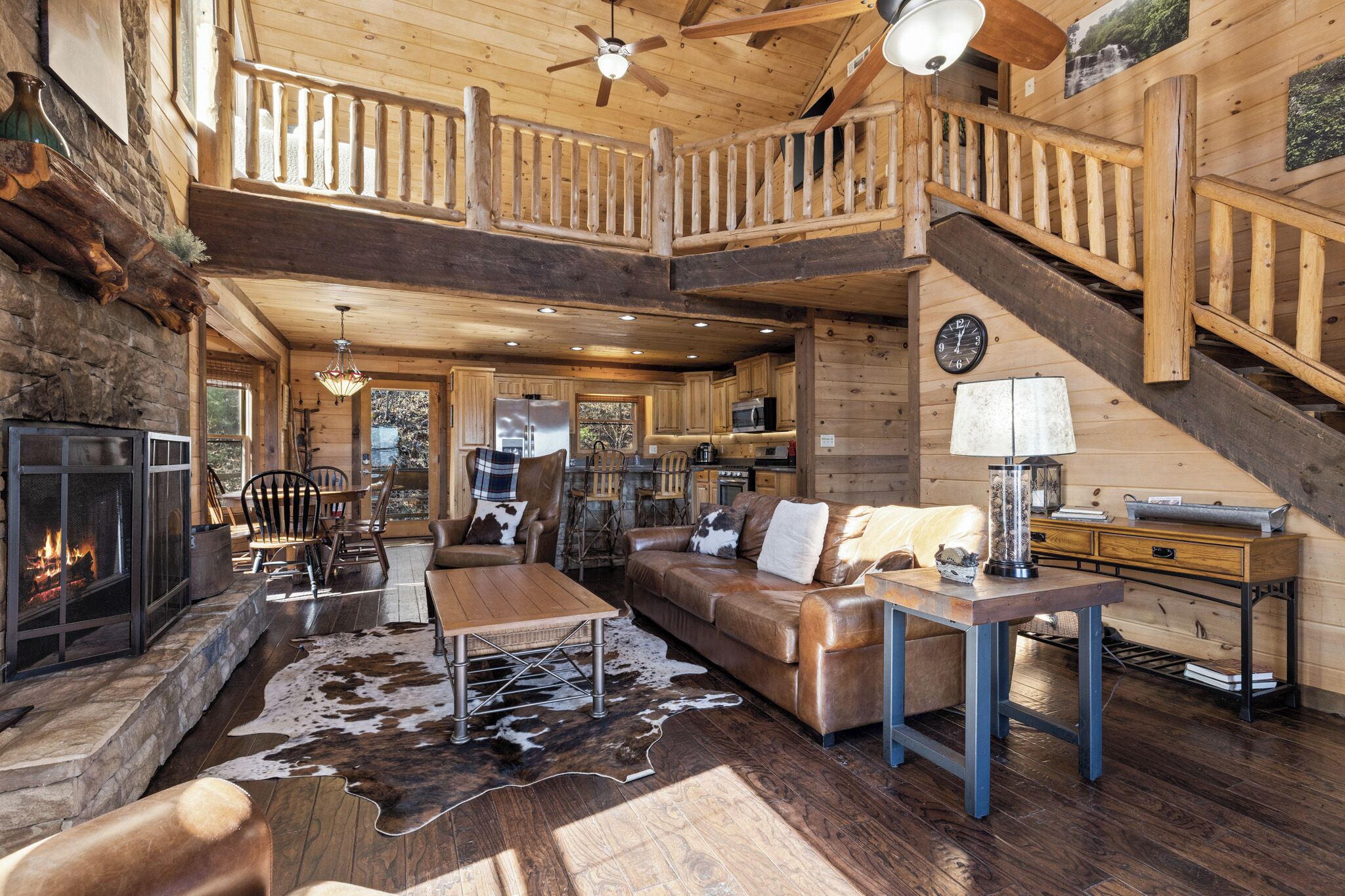 Smart TV, chimenea, videojuegos y reproductor de DVD 