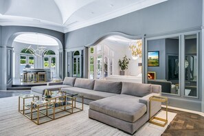 Interior - This house is a 8 bedroom(s), 9 bathrooms, located in Beverly Hills, CA. (Beverly Hills)