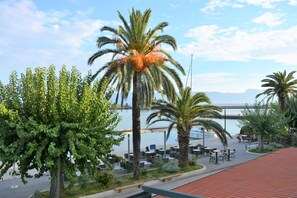 Outdoor dining - Guesthouse Aurora - Double Room with Garden View - 5 (Trpanj)