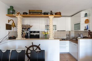 Kühlschrank, Ofen, Herdplatte, Geschirrspüler