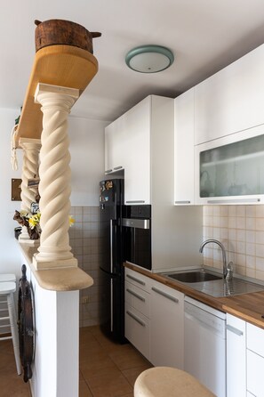 Refrigerador, horno, parrilla de estufa y lavavajillas 