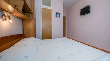 1 bedroom, WiFi, bed sheets