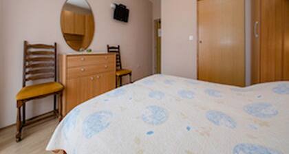Apartments & Rooms Green Bay - Double Room with Balcony and Sea View (Room 2)