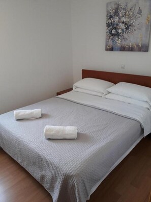 1 室のベッドルーム、WiFi、ベッドシーツ