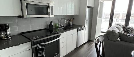 Refrigerador, microondas, horno y lavavajillas