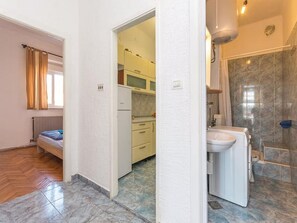 Shower, hair dryer, towels - Apartments Marjan - One Bedroom Apartment with shared Terrace (Posedarje)