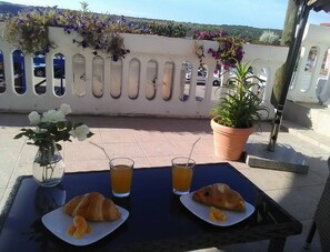 Outdoor dining - Apartments Marjan - One Bedroom Apartment with shared Terrace (Posedarje)