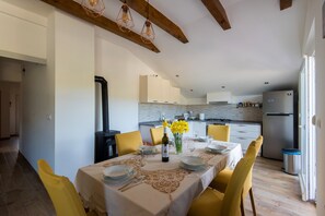 Dining - Vidov- Sea side three bedroom apartment with balcony (Kali)