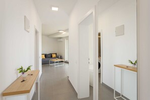 2 bedrooms, iron/ironing board, travel cot, free WiFi