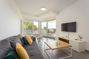 TV - Villa Frida - Apartment Laurel with Balcony (Premantura)