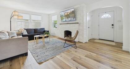 Brick B&B - 3Bed 2Full Bath! Downtown Edwardsville