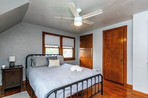 4 Schlafzimmer, Schreibtisch, Bügeleisen/Bügelbrett, kostenloses WLAN