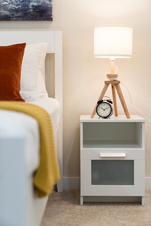 2 bedrooms, in-room safe, desk, iron/ironing board