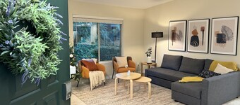 Modern Downtown Bellevue Condo, Free Parking