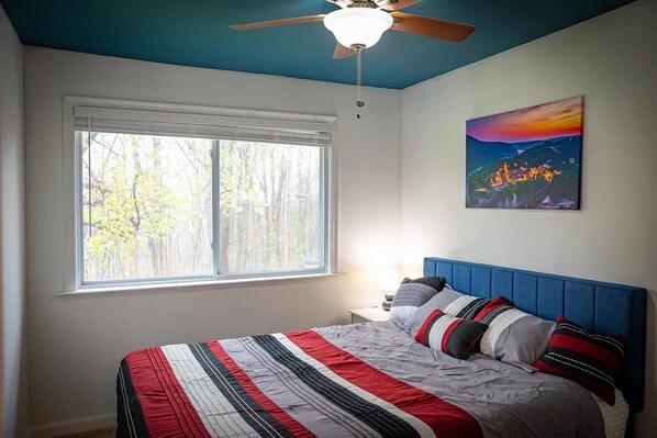 3 bedrooms, desk, iron/ironing board, travel crib