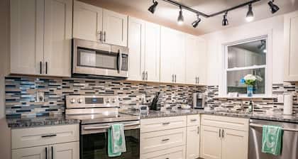 Cottage at Gray Fox- Many Attraction- Pet Friendly