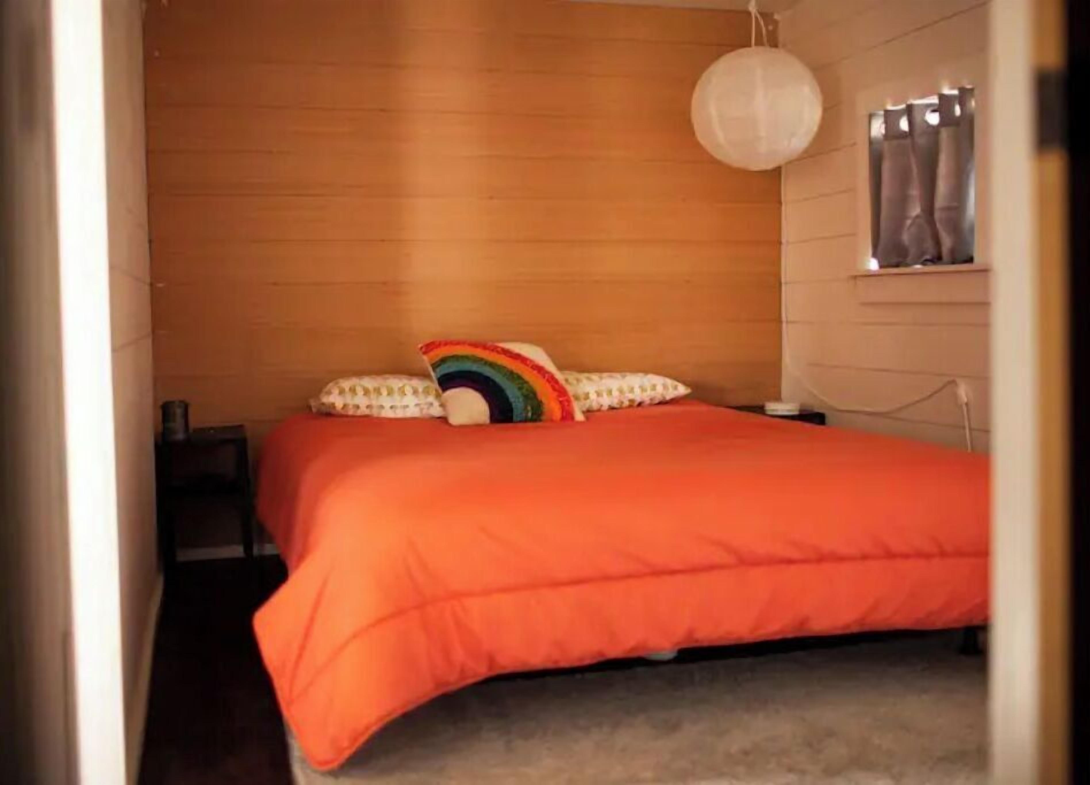 2 多间卧室、办公桌、熨斗/熨衣板、免费 WiFi