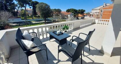 Gorgeous large 4 bedroom apartment plus pool at the Adriatic See in Biograd Moru