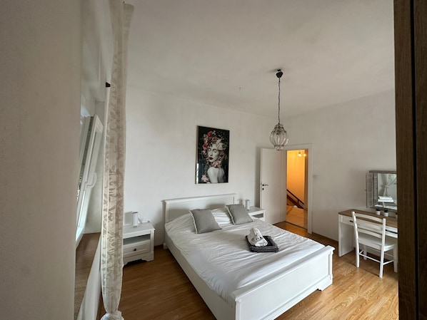 4 bedrooms, WiFi, bed sheets