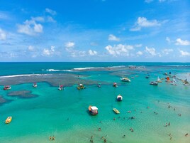 En la playa, arena blanca