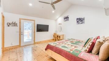 1 bedroom, desk, iron/ironing board, WiFi