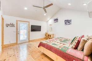 1 bedroom, desk, iron/ironing board, WiFi