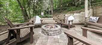 Magical Forest Lodge-HotTub-Pool Table-Fireplace-Creek