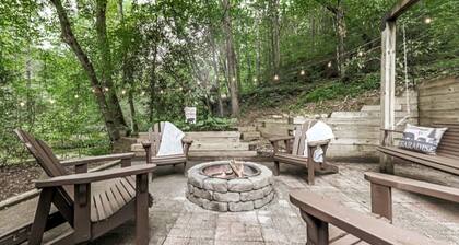 Magical Forest Lodge-HotTub-Pool Table-Fireplace-Creek