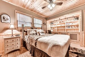 3 bedrooms, desk, iron/ironing board, travel cot