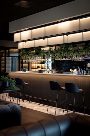 Bar (on property) - Radisson RED Oslo Økern (Oslo)