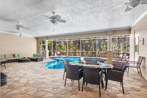 A heated pool - Villa Amore - Fully-fenced electric-heated oversized pool home w/lots of privacy - SWFL Rentals (Cape Coral)