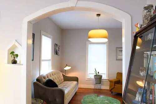 Vintage Charmer Waterfall views! sleeps 5!