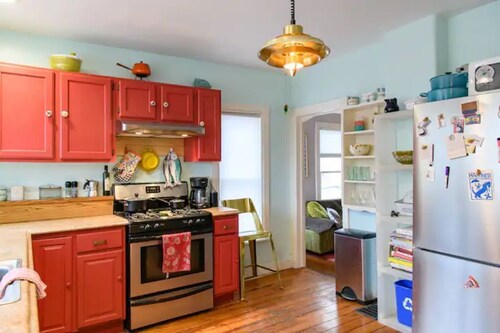 Vintage Charmer Waterfall views! sleeps 5!