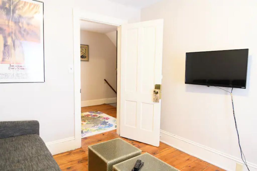 Vintage Charmer Waterfall Views! Sleeps 5! - Ithaca, NY