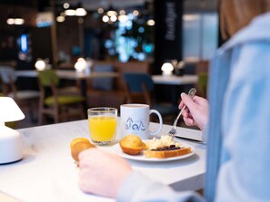 Free buffet breakfast  - ibis Styles Saint Nazaire Centre Gare (Saint-Nazaire)