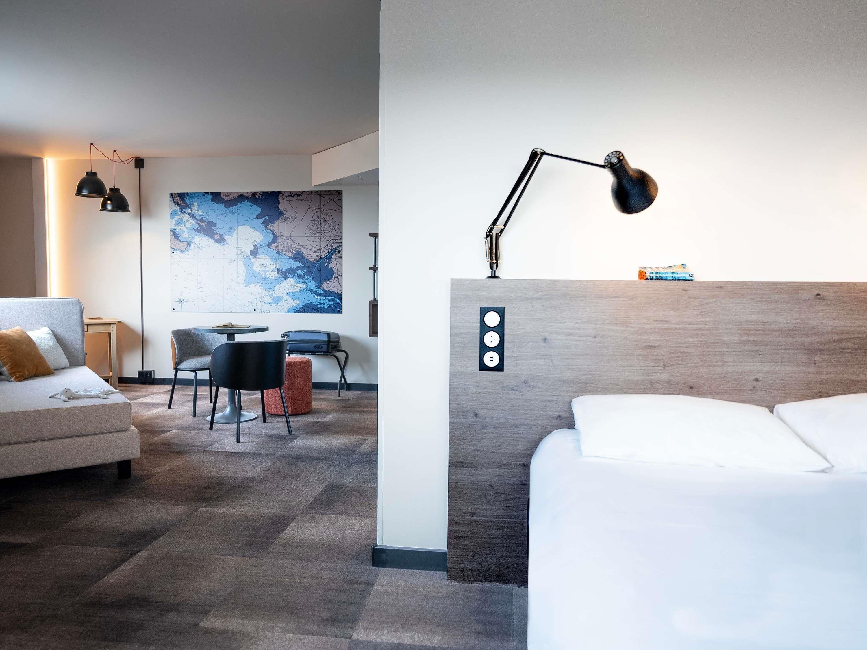 Room, Multiple Beds | Premium bedding, pillowtop beds, individually furnished, desk