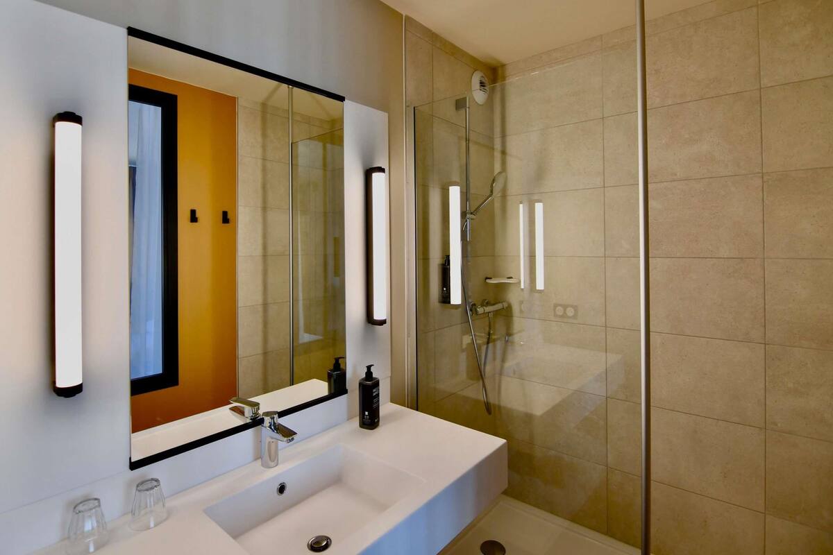 1 bedroom, premium bedding, pillow-top beds, individually furnished