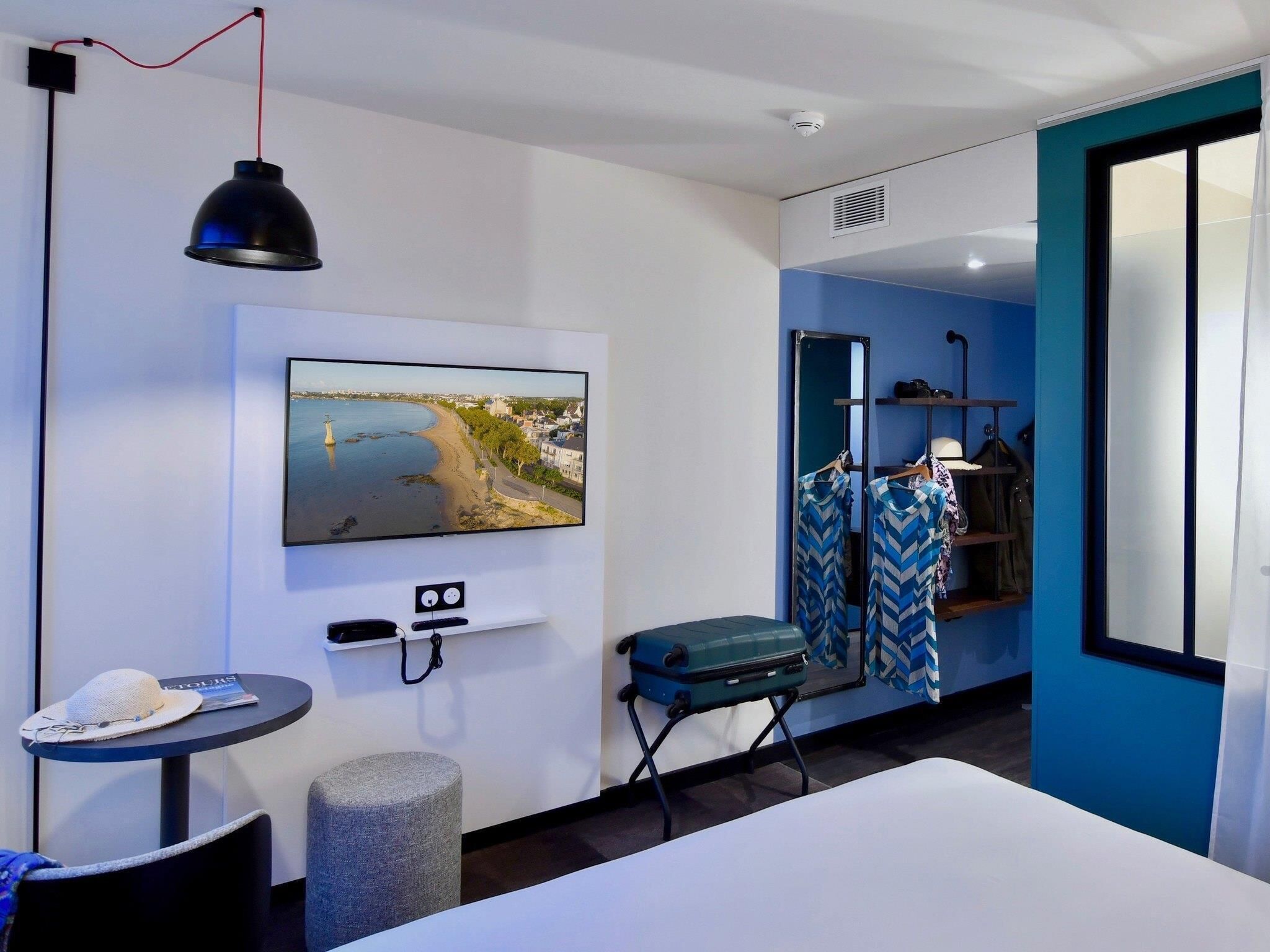 Double Room | Premium bedding, pillowtop beds, individually furnished, desk