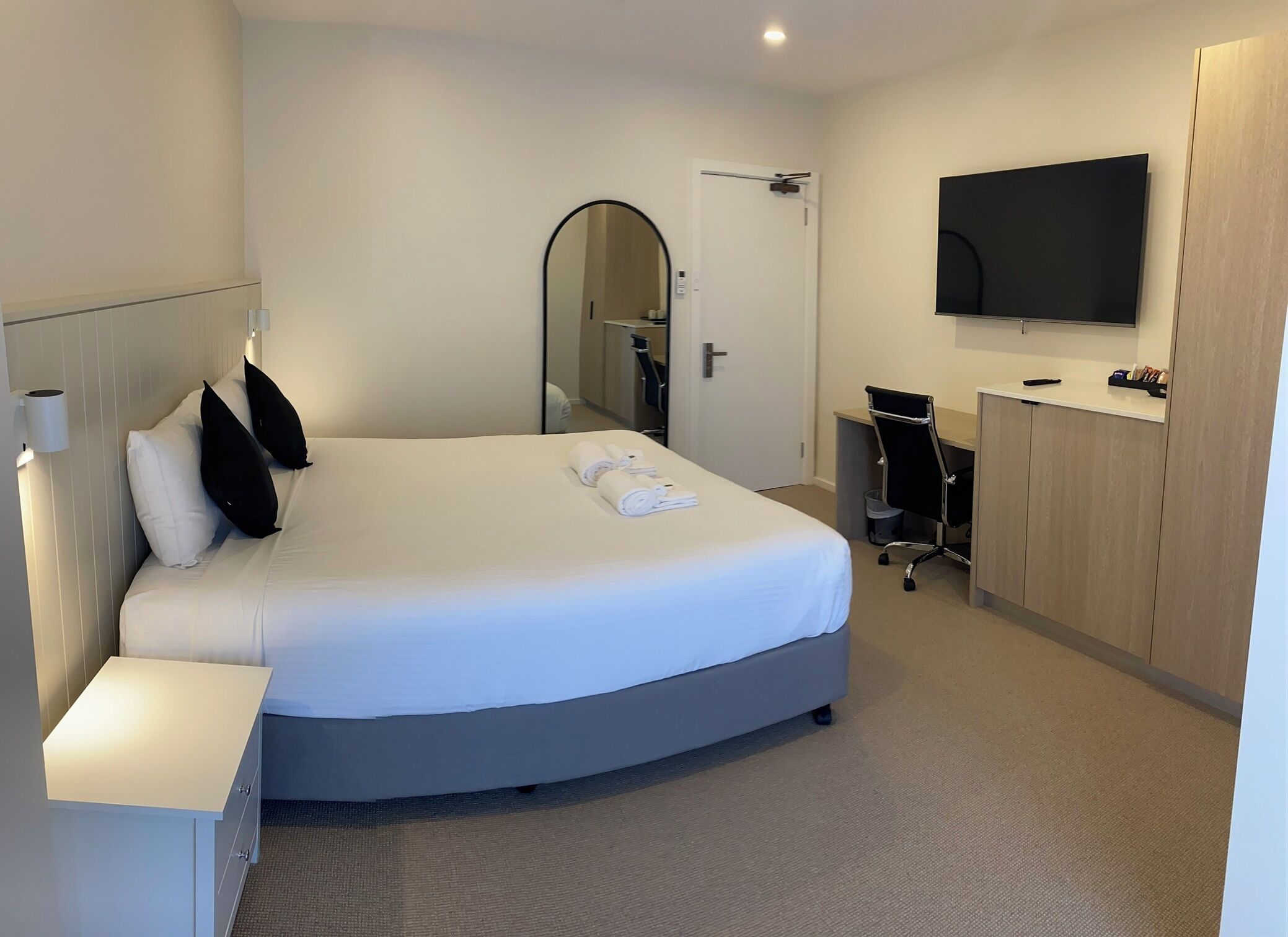 標準客房, 1 張特大雙人床, 非吸煙房 | 免費無線上網、床單