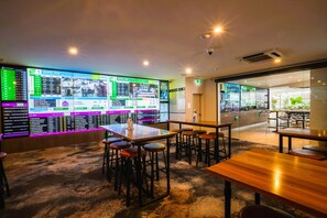 2 bars/lounges - Belmont Hotel Lake Macquarie (Belmont)