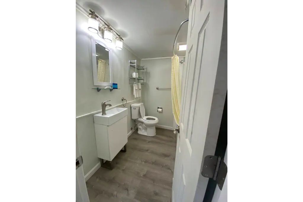 lovely 2-bedroom apartment with pool 2C