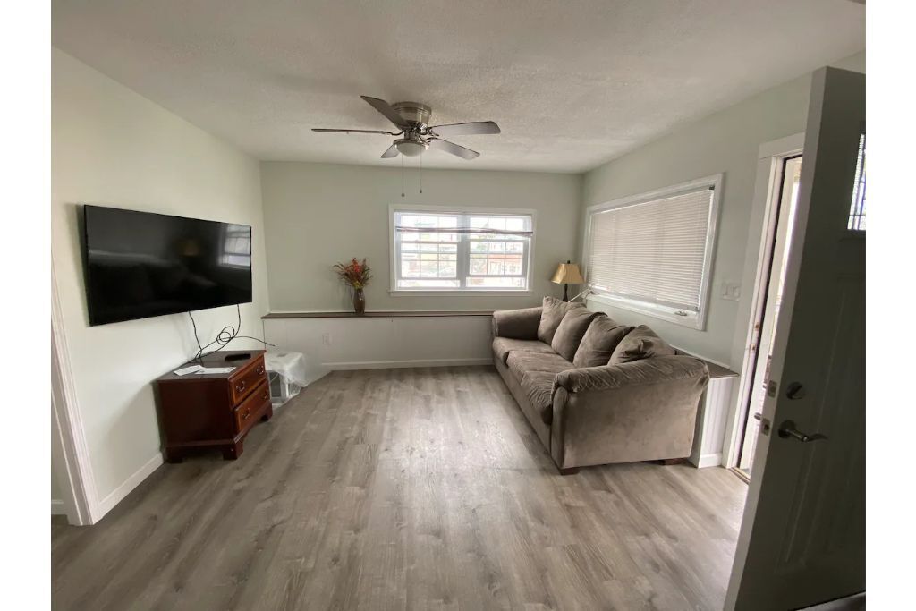 lovely 2-bedroom apartment with pool 2C